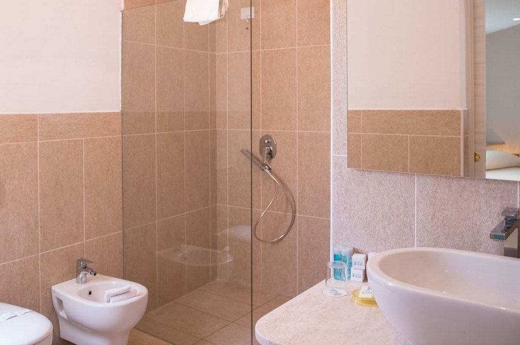 hotel-ollastu-olbia-sardegna-suite-jacuzzi4